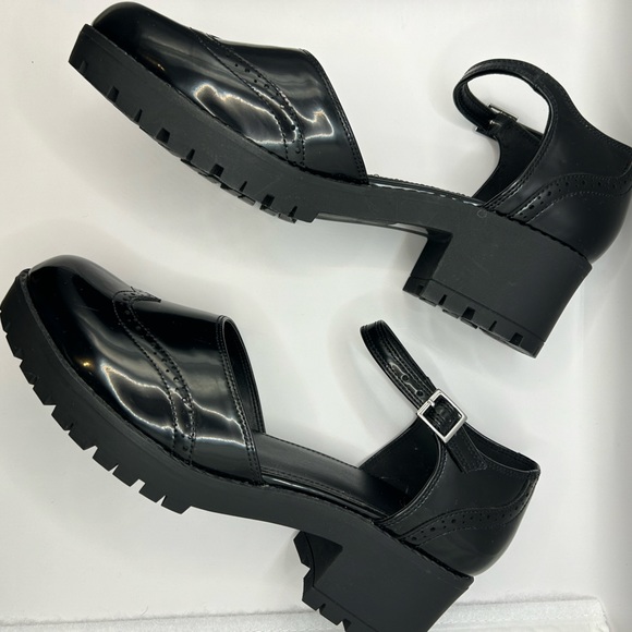 Urban Outfitters Black Patent Leather Wingtip Chunky Heel Mary Janes | Size 10 - Picture 6 of 12